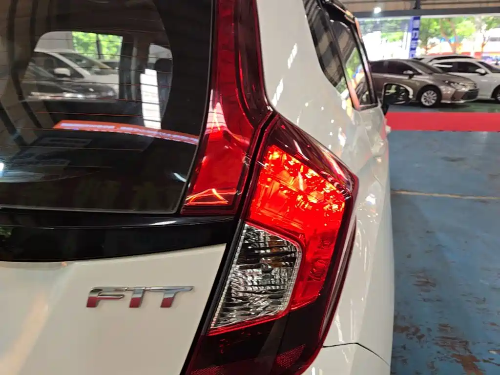 Honda Fit 2016 — фото 8