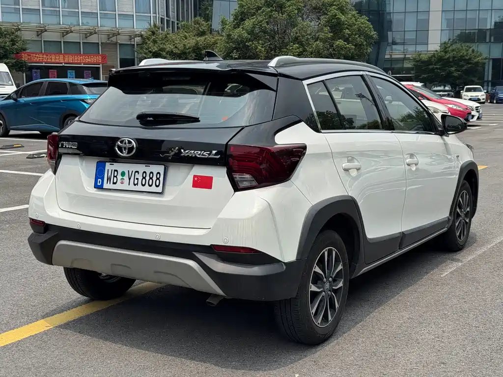 Toyota Yaris L 2021