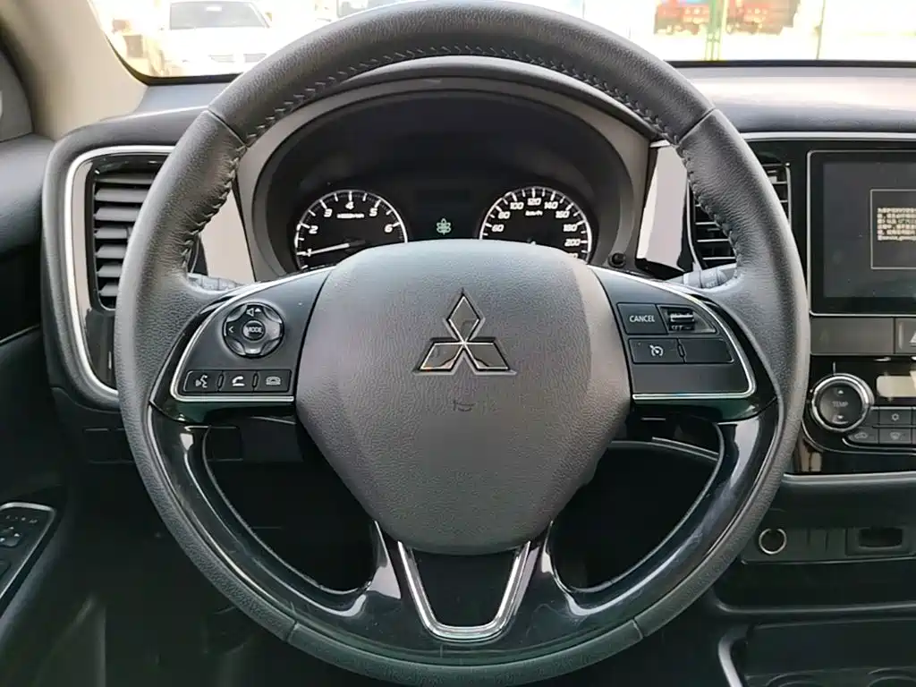 Mitsubishi Outlander 2021 — фото 11