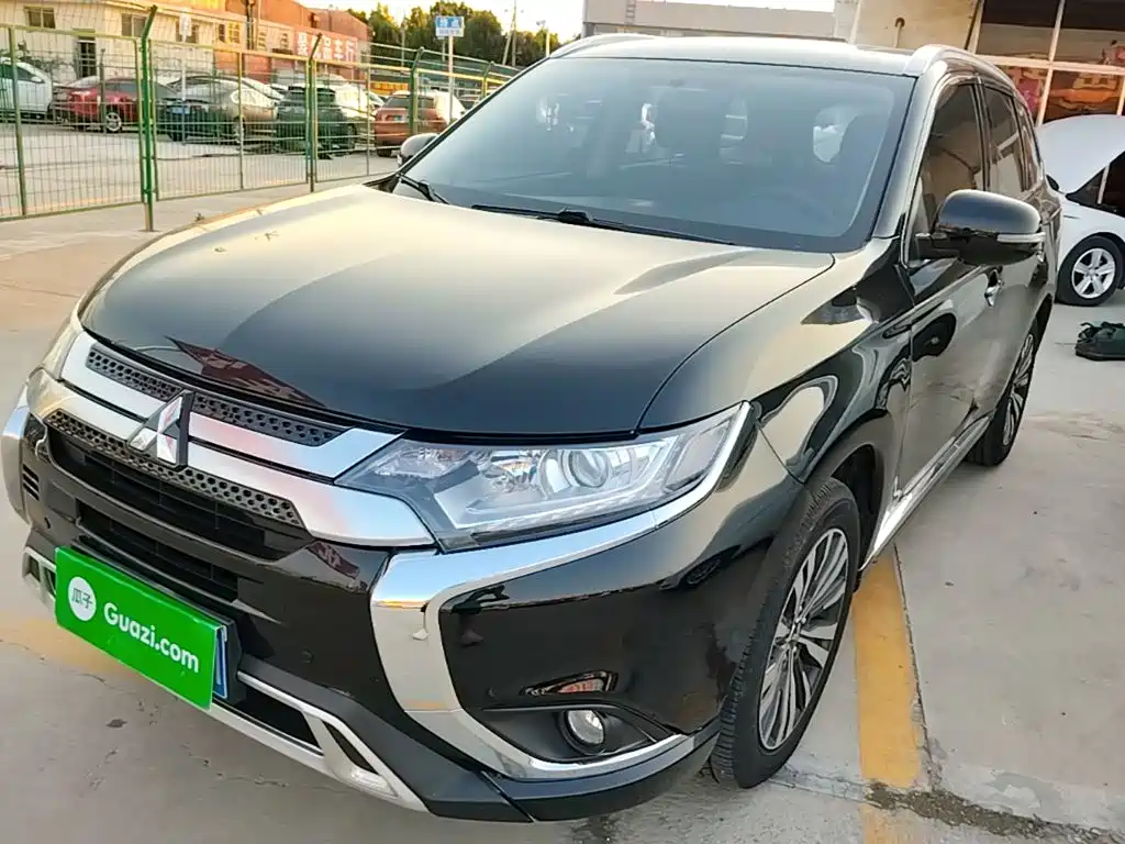 Mitsubishi Outlander 2021 — фото 2