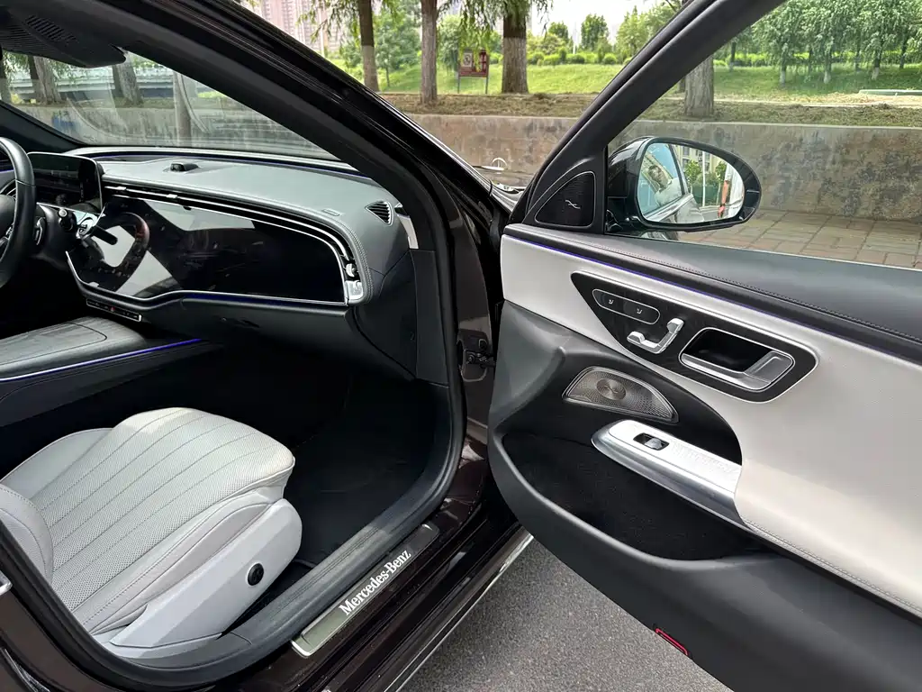 Mercedes-Benz E-Class 2024 — фото 16