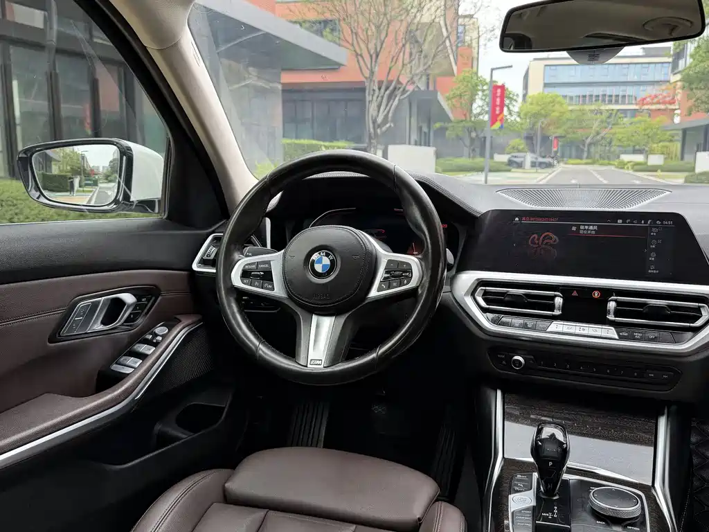 BMW 3 Series 2021 — фото 18