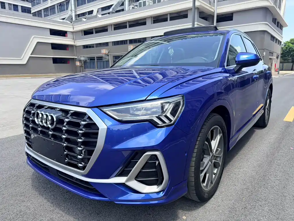 Audi Q3 2022 — фото 1