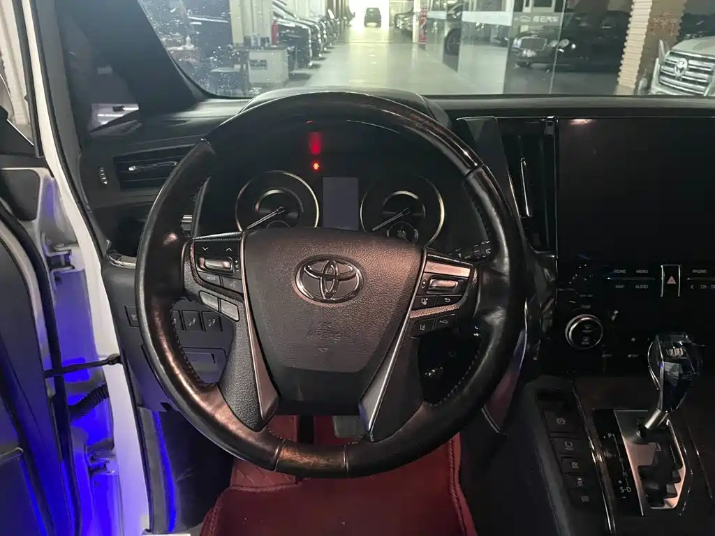 Toyota Alphard 2021 — фото 10