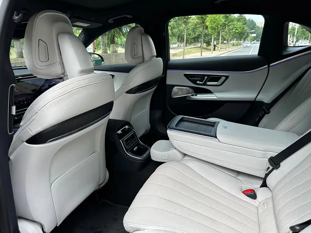 Mercedes-Benz E-Class 2024