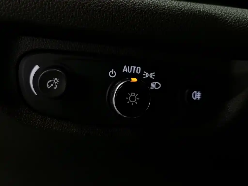 Buick Regal 2018 — фото 21