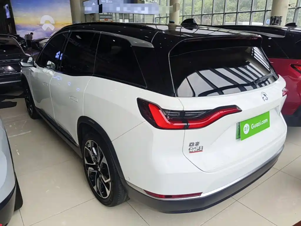 NIO ES8 2022