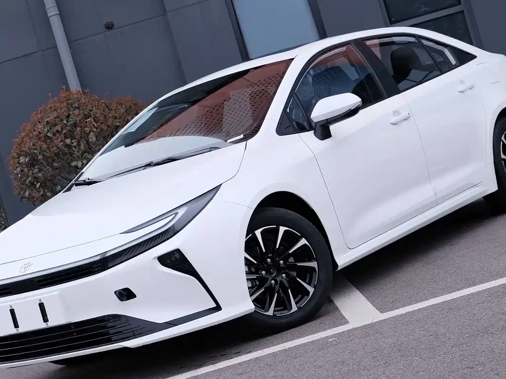 Toyota Corolla — фото 13