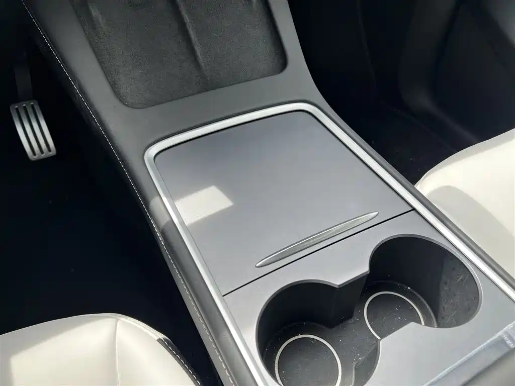 Tesla Model Y 2023 — фото 10