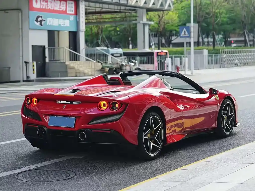 Ferrari F8 2023 — фото 7