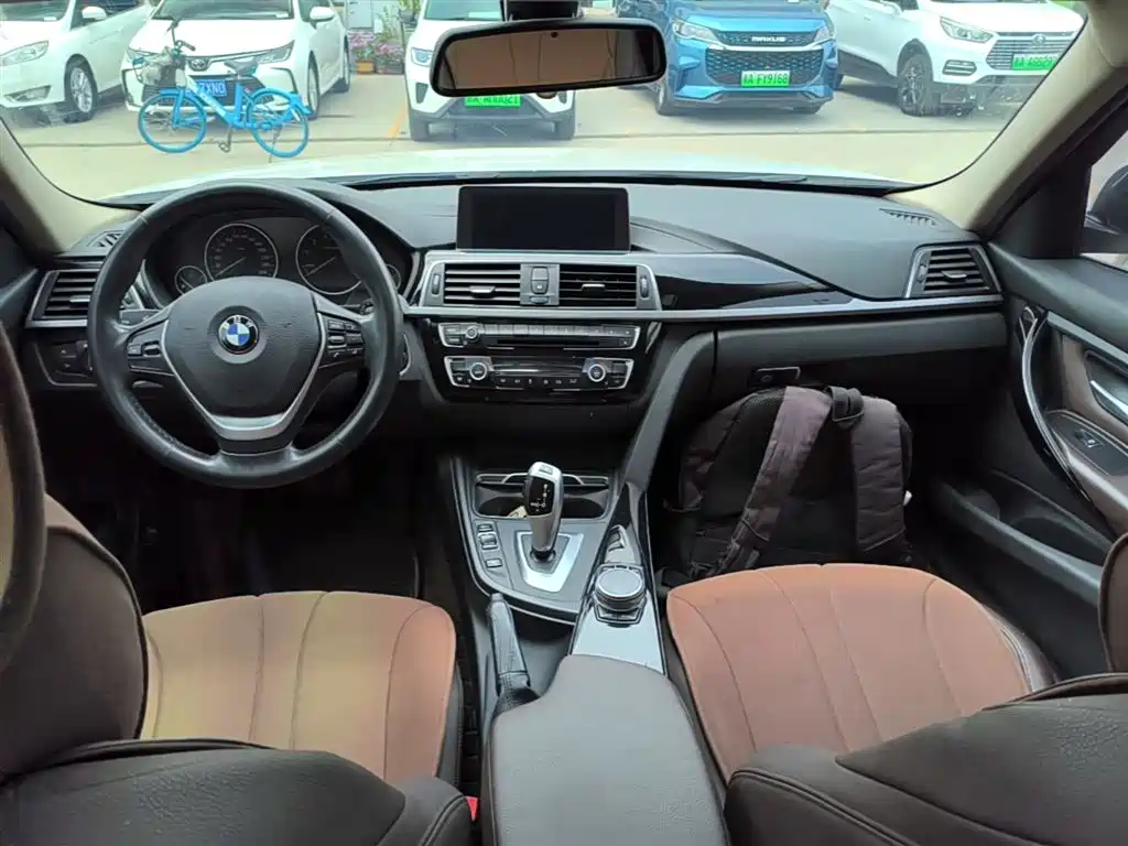 BMW 3 Series 2019 — фото 10