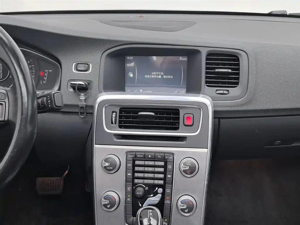 Volvo S60 2015 — фото 12