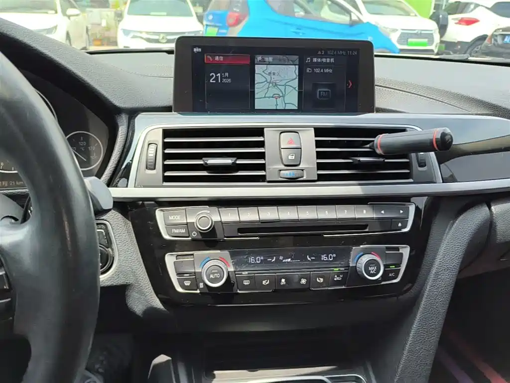 BMW 3 Series 2019 — фото 13