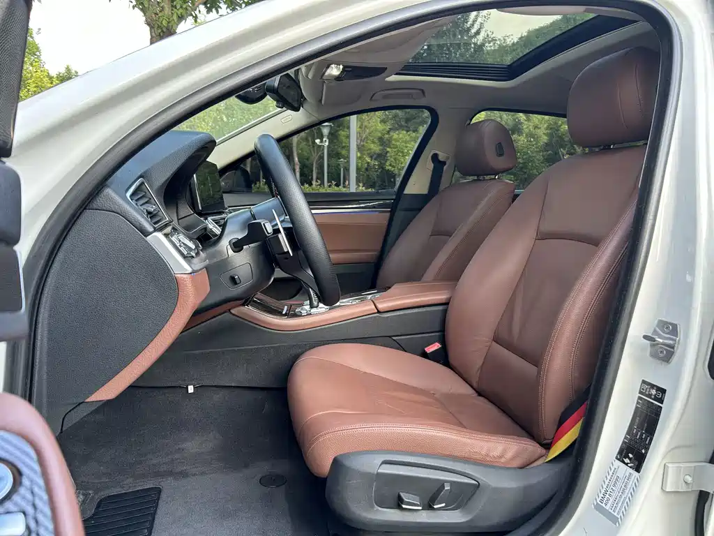 BMW 5 Series 2014 — фото 14