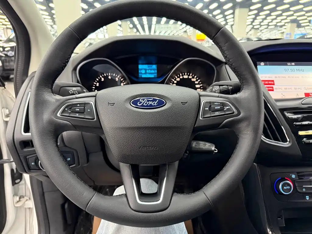 Ford Focus 2018 — фото 16