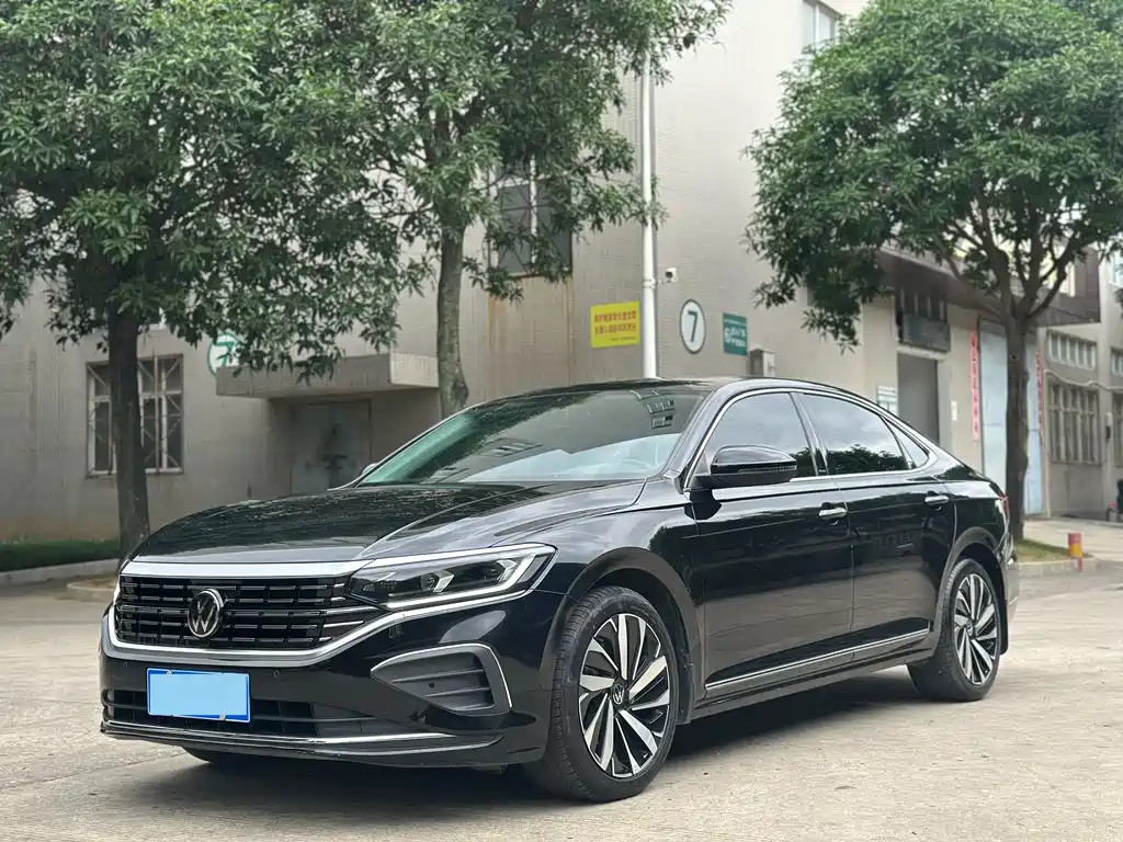 Volkswagen Passat 2023 — фото 1