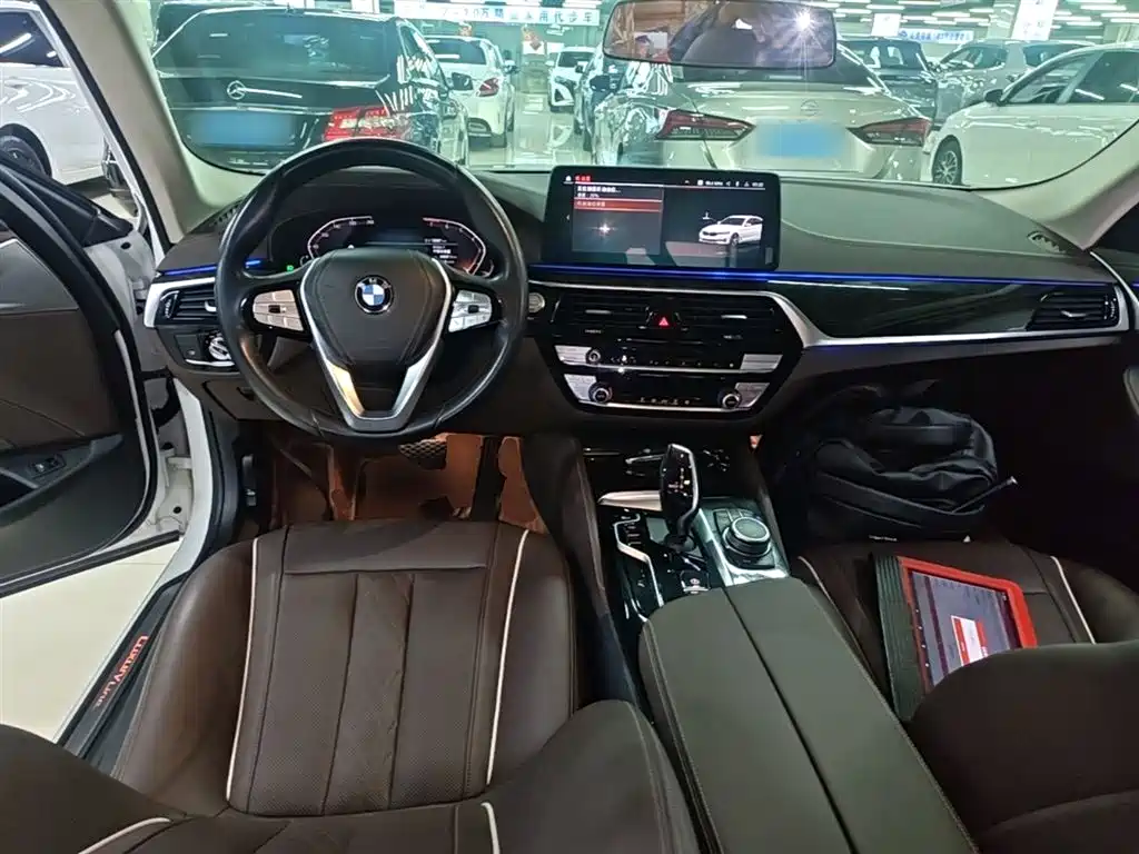 BMW 5 Series 2022 — фото 10
