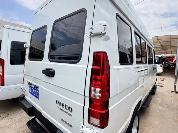 Iveco Proud 2023
