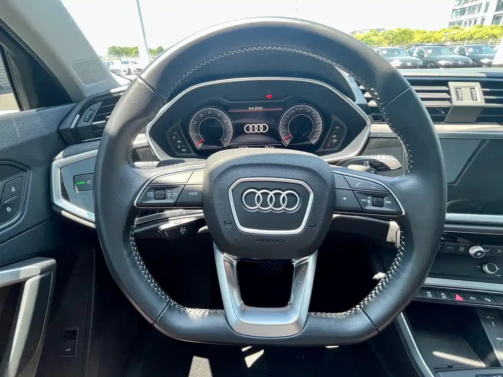 Audi Q3 2022 — фото 12