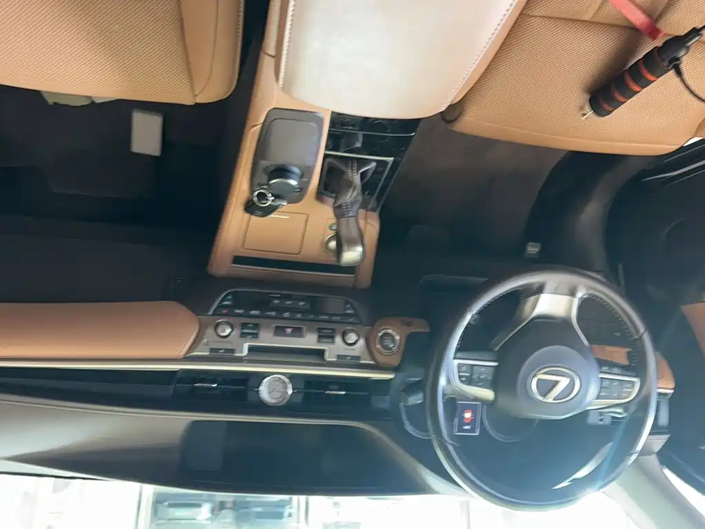 Lexus ES 2017 — фото 14