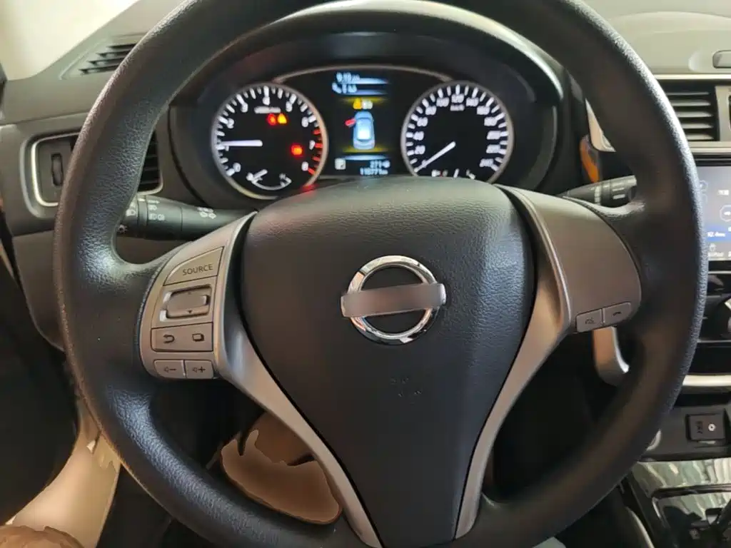 Nissan Tiida 2017 — фото 11