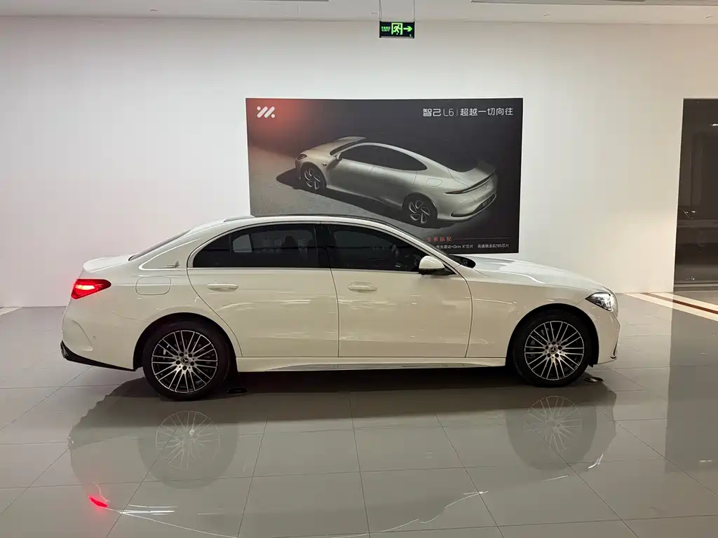 Mercedes-Benz C-Class 2024 — фото 4