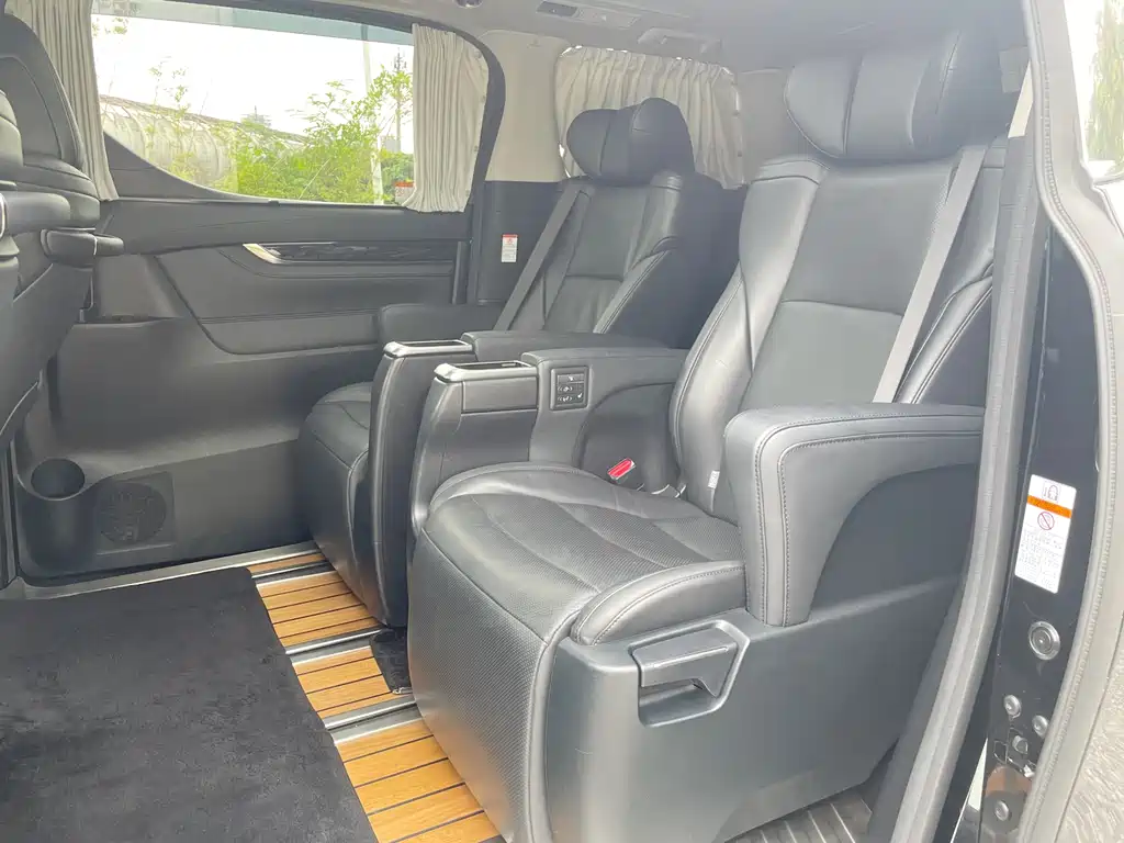 Toyota Vellfire 2022 — фото 8