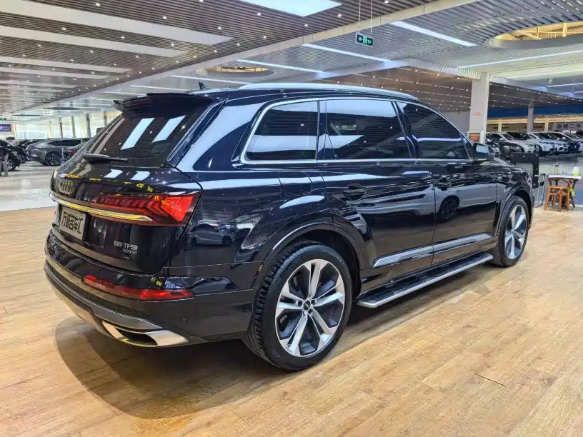 Audi Q7 2020 — фото 24