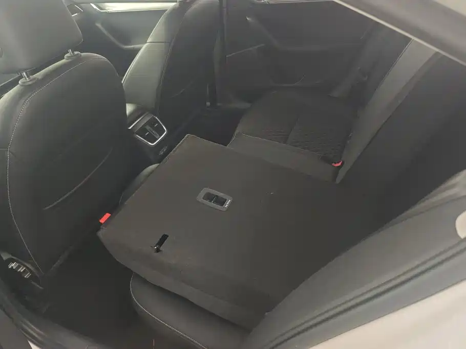 Skoda Octavia 2018 — фото 11