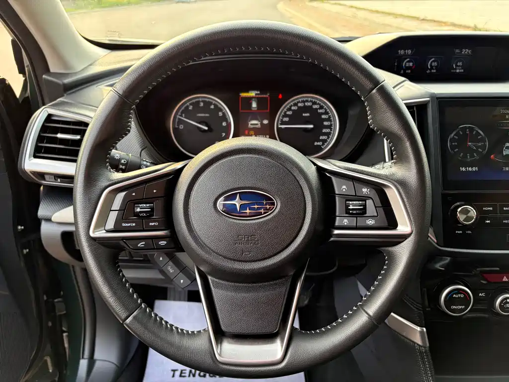 Subaru Forester 2023 — фото 9