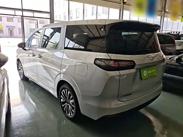 Wuling Starlight 730 New Energy 2025