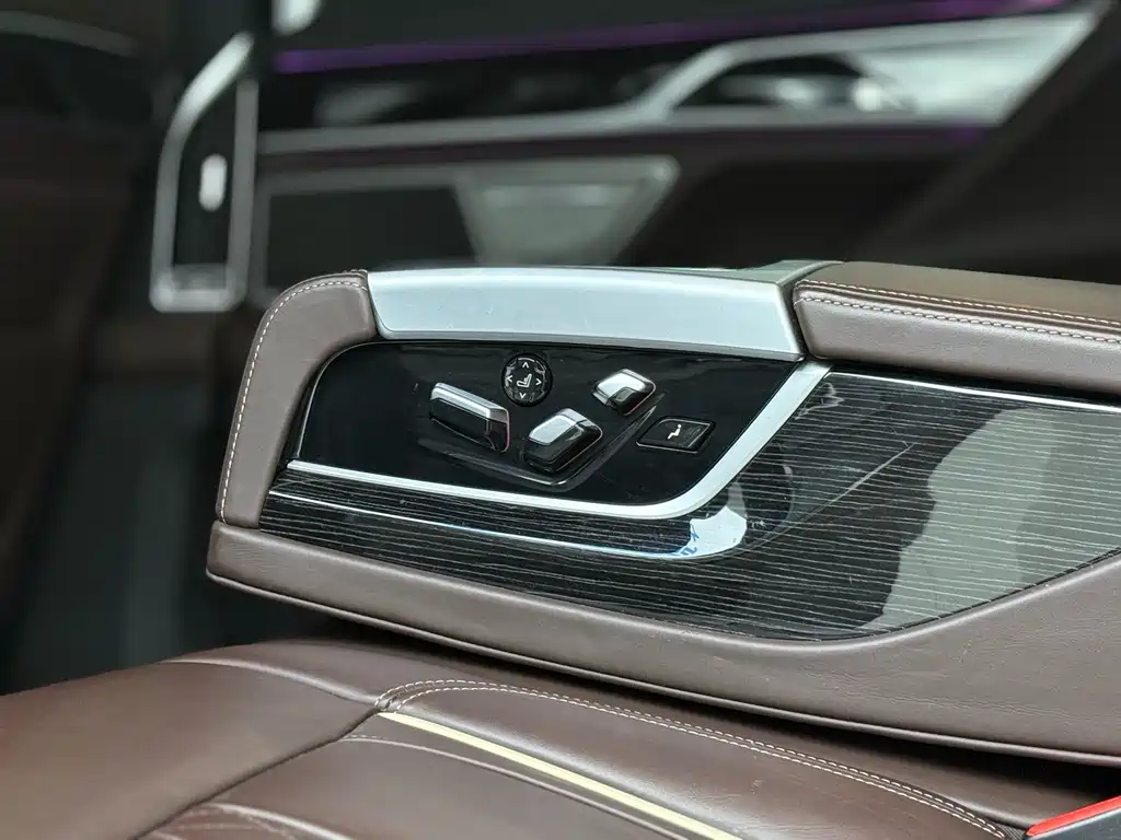 BMW 7 Series 2020 — фото 11