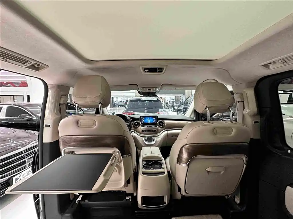 Mercedes-Benz V-Class 2023 — фото 22