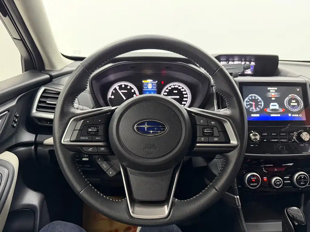 Subaru Forester 2022 — фото 10