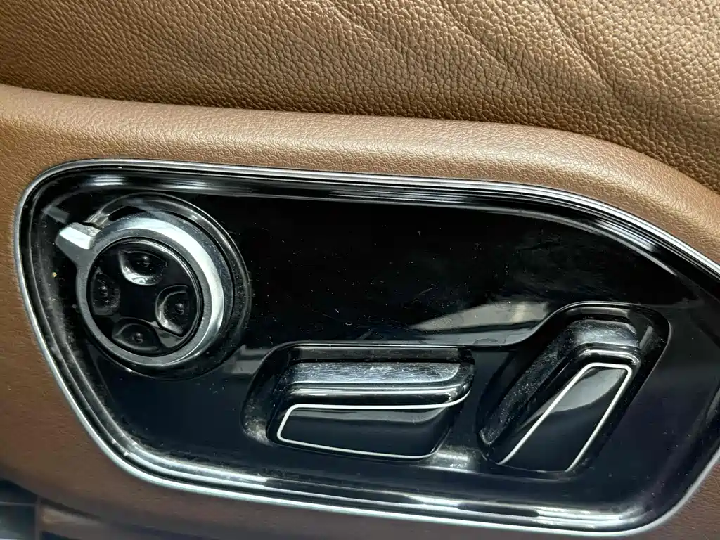 Audi A8 2014 — фото 19