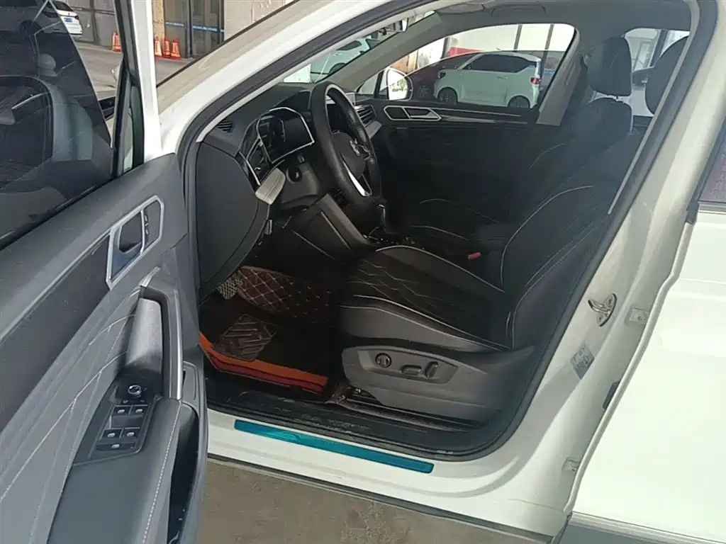 Volkswagen Tiguan L 2023 — фото 15