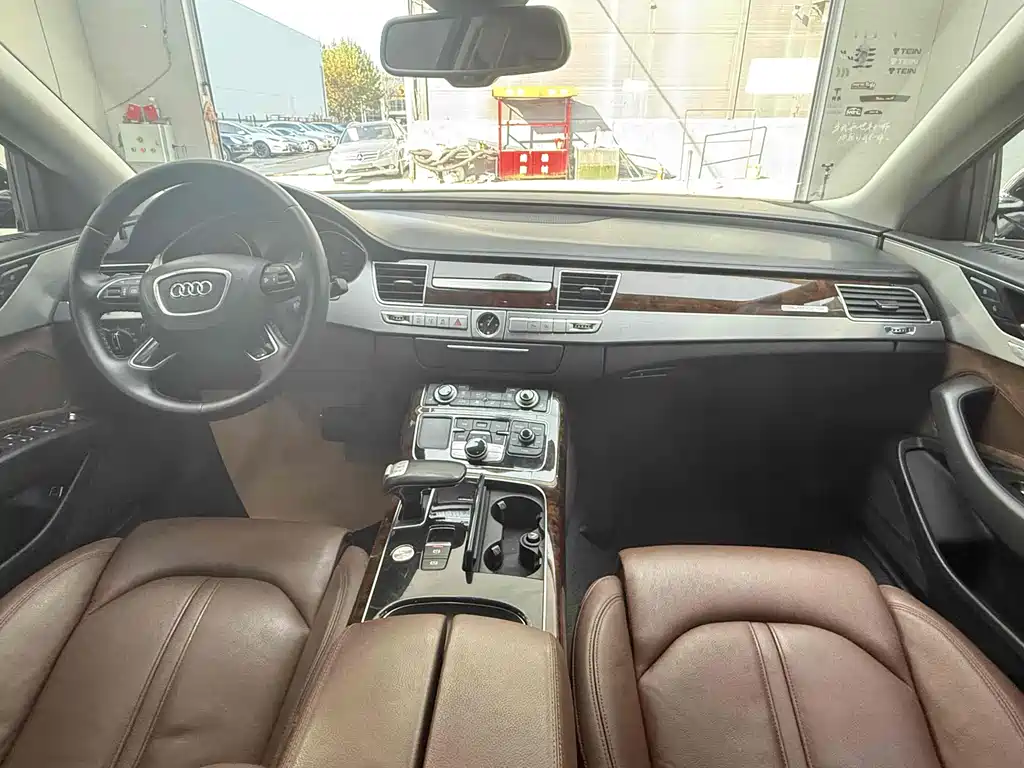 Audi A8 2014 — фото 13