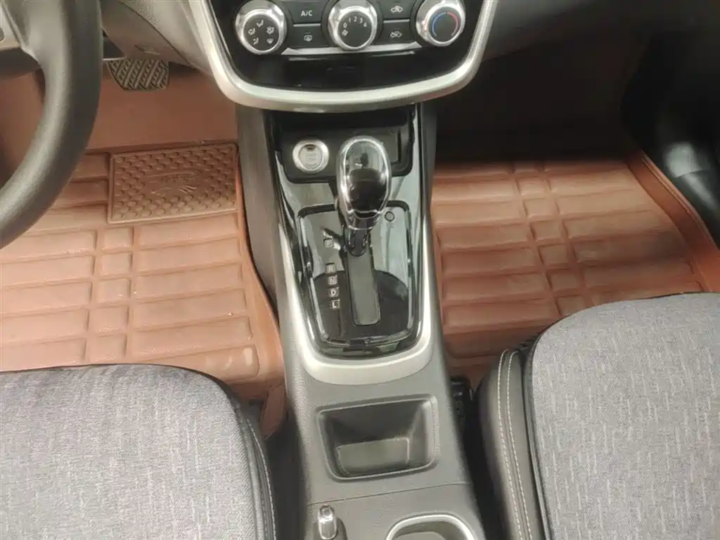 Nissan Tiida 2018 — фото 14