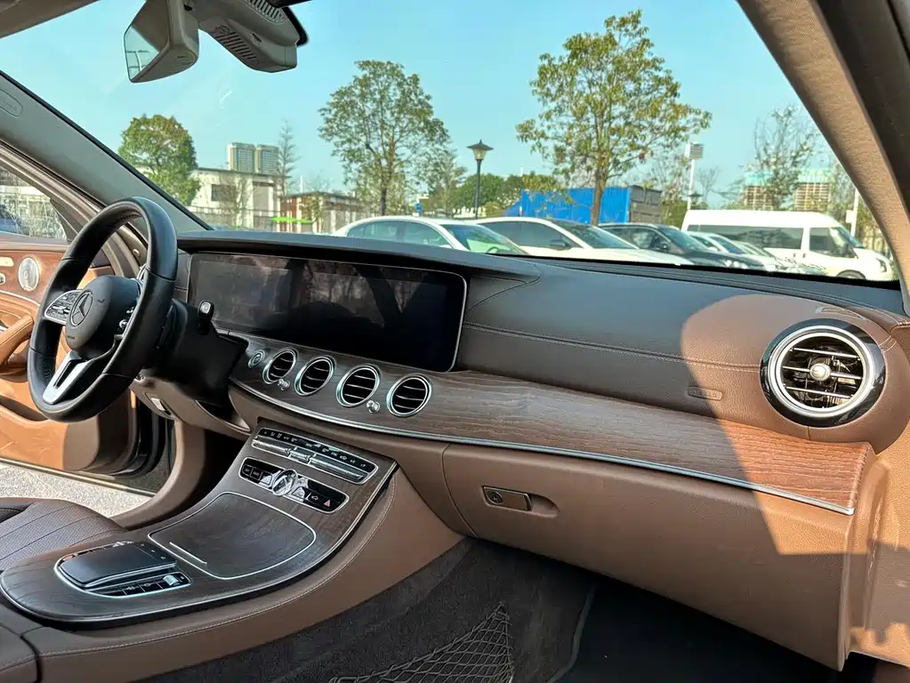 Mercedes-Benz E-Class 2019 — фото 8