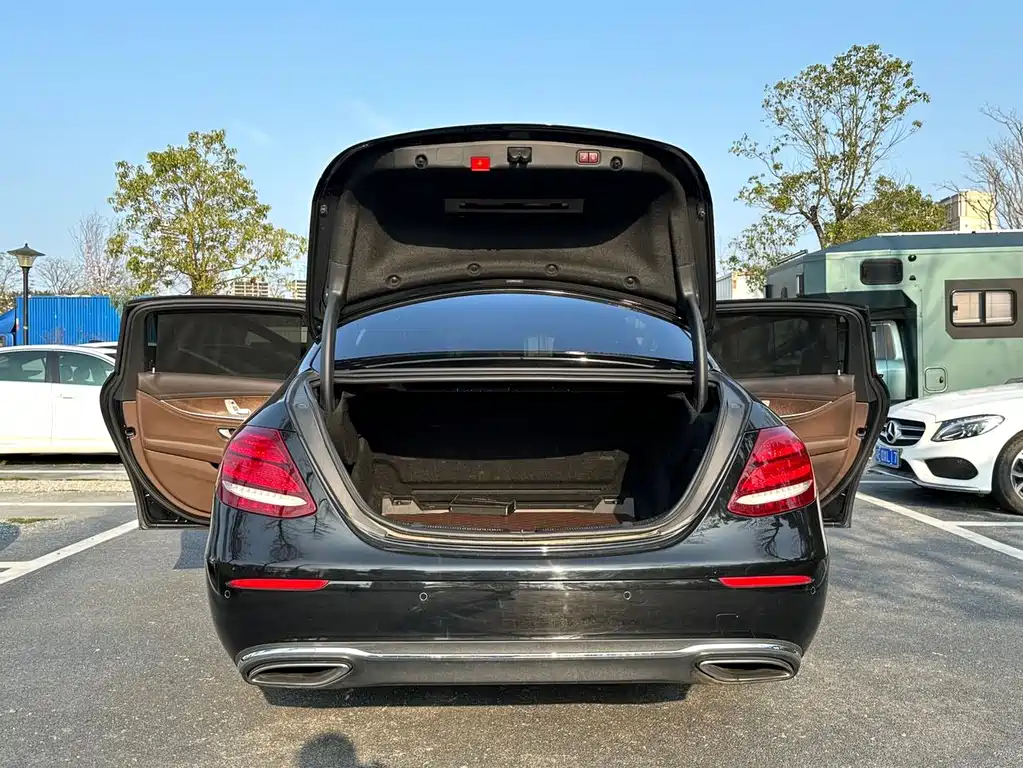 Mercedes-Benz E-Class 2019 — фото 24