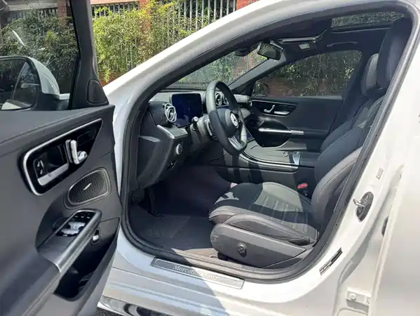 Mercedes-Benz C-Class 2024