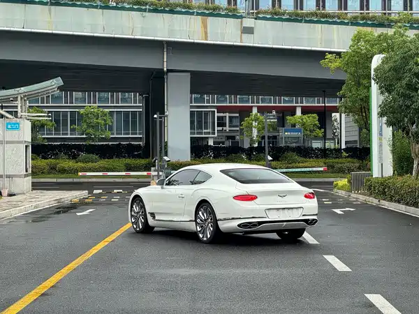 Bentley Continental 2021