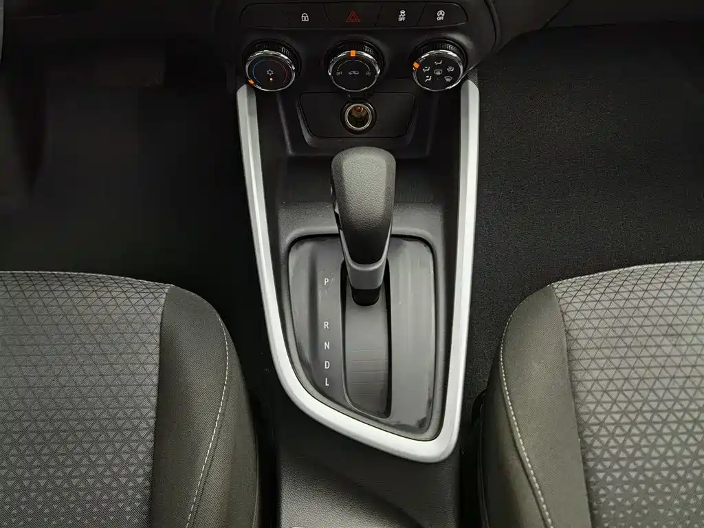 Chevrolet Cavalier 2022 — фото 13