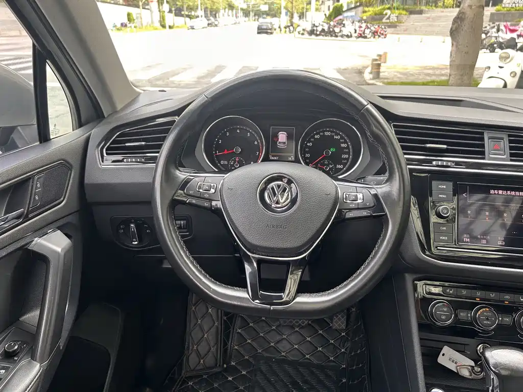 Volkswagen Tiguan L 2018 — фото 10
