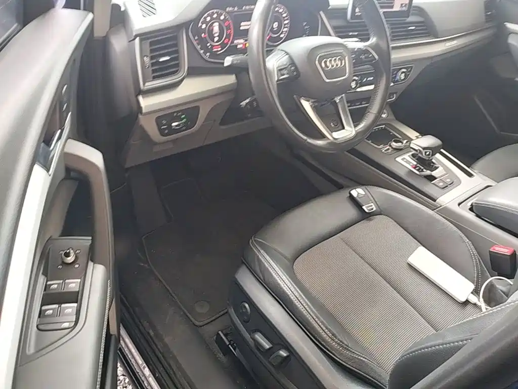 Audi Q5L 2019 — фото 16