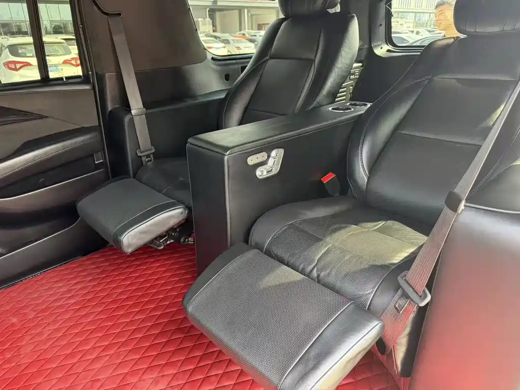 Cadillac Escalade 2018 — фото 10
