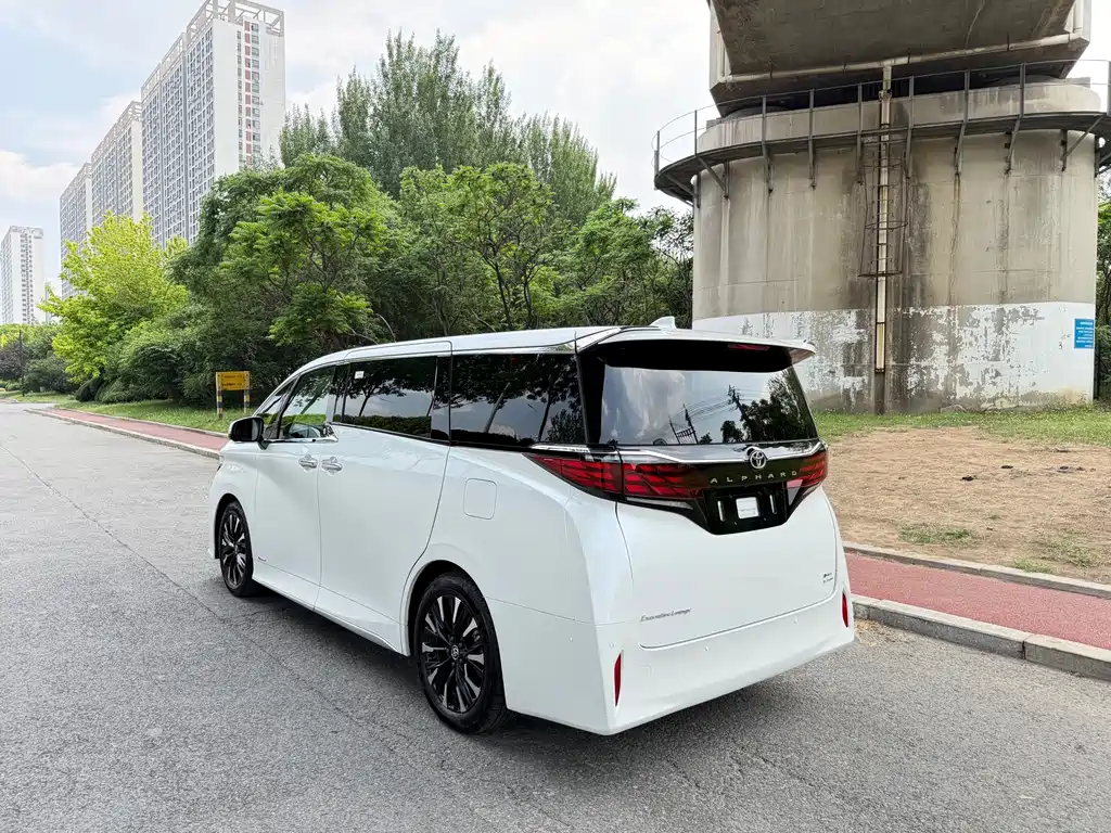 Toyota Alphard 2025 — фото 4