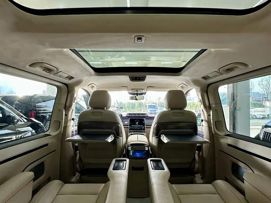 Mercedes-Benz V-Class 2022 — фото 12