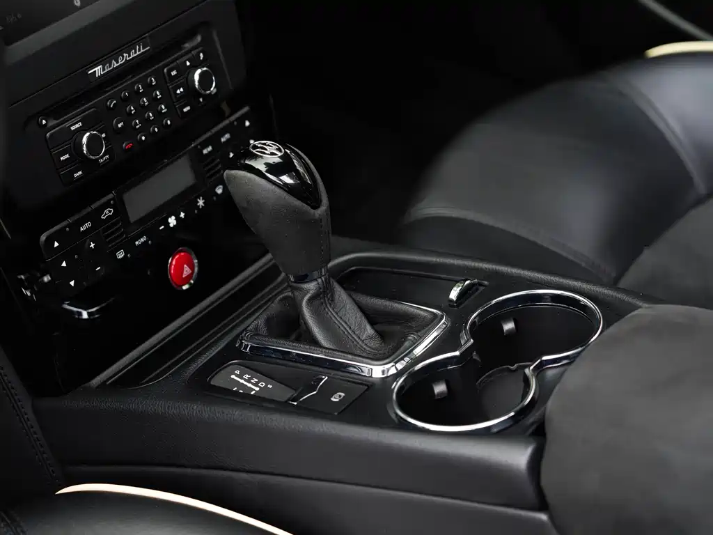 Maserati Quattroporte 2012 — фото 18