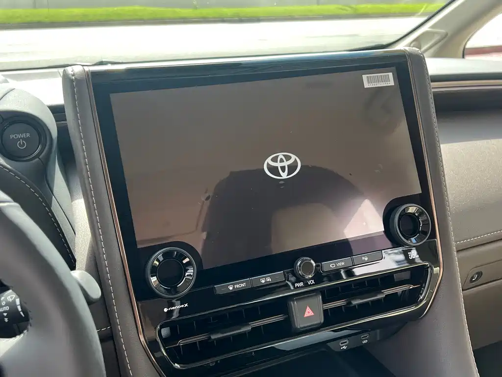 Toyota Alphard — фото 13